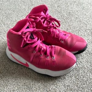 Used girls Nike zoom shoes size 4.5